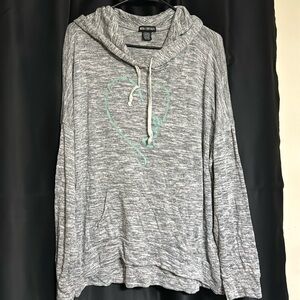 Women’s hooded shirt
